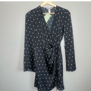H & M printed long sleeve wrap dress size medium NWT